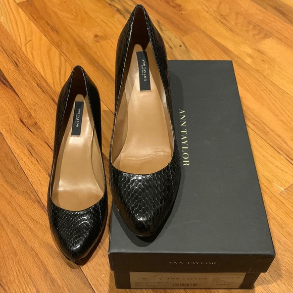 Ann Taylor Black Croc Kitten Heel Pump